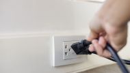 El electrodoméstico que más luz consume aún apagado y conviene desconectar para evitar pagar de más