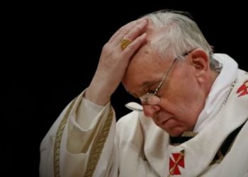 Le declaran la guerra al papa Francisco: lanzan un aluvión de firmas contra el Vaticano, ¿qué pasó?