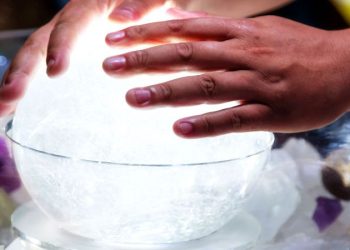 Limpieza energética: el ritual para alejar las malas energías de tu casa que hay que hacer todas las mañanas