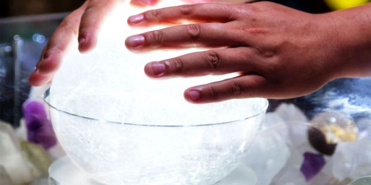 Limpieza energética: el ritual para alejar las malas energías de tu casa que hay que hacer todas las mañanas