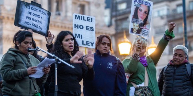 Marcha contra el ajuste de Milei a las políticas de género: los programas en riesgo