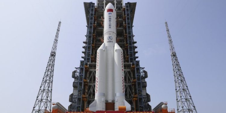 Guerra a la NASA: China dice que llevará astronautas a la Luna y Marte antes de lo previsto