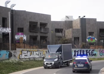 El capo de los okupas de los pisos de lujo ordenó una paliza a un joven que se negó a pagar