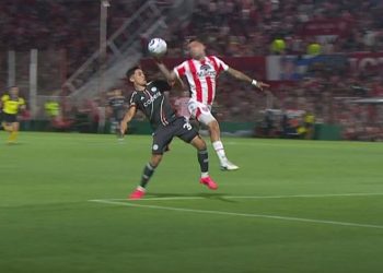 Polémica: el penal para River que Andrés Merlos transformó en un foul