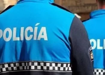 Un padre inmoviliza al agresor que partió la boca a su hijo de un botellazo