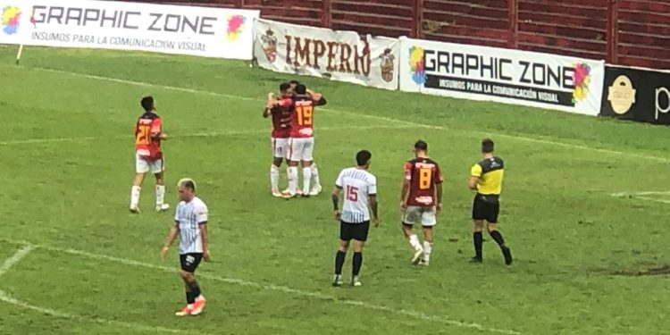 Primera C: Deportivo Español goleó y dos partidos suspendidos