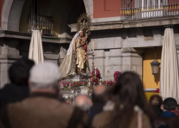 Fiestas de la Almudena en Madrid 2024: programación completa, dónde comprar la corona y conciertos gratis