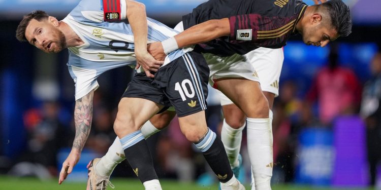 “¿Qué hacés, bobo?”: el tenso cruce entre Lionel Messi y Carlos Zambrano