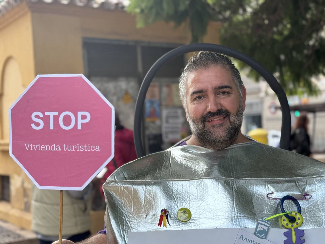 Un hombre durante la manifestación. (A.R.)