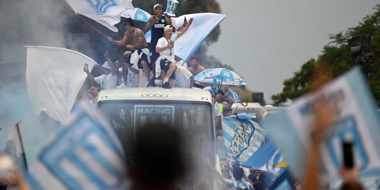 Racing: la pasión y el efecto para el torneo local