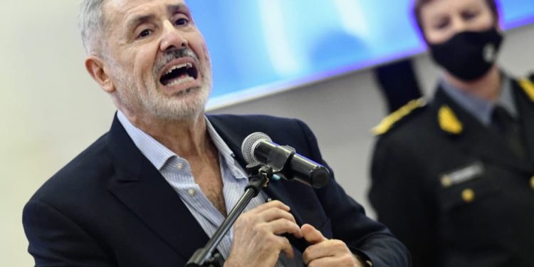 El payaso Firulete: El deslucido ex funcionario K y echado ex Ministro de seguridad de Santa Fe, insultó a “Pepe” Mujica por criticar a CFK