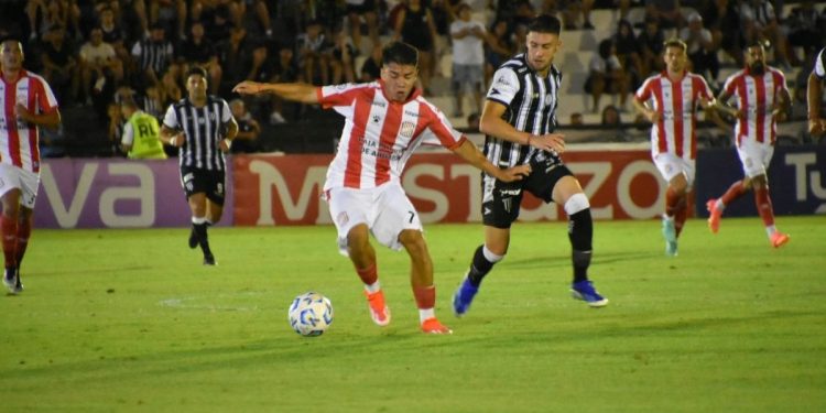 Sand figura y San Martín de Tucumán a un paso de la final