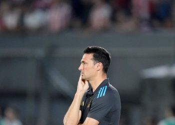 Scaloni, sobre el polémico arbitraje de Argentina vs. Paraguay: “Todos vimos lo que pasó…”