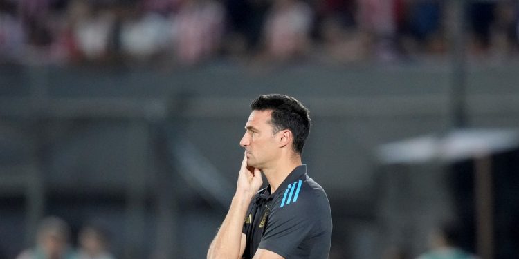 Scaloni, sobre el polémico arbitraje de Argentina vs. Paraguay: “Todos vimos lo que pasó…”