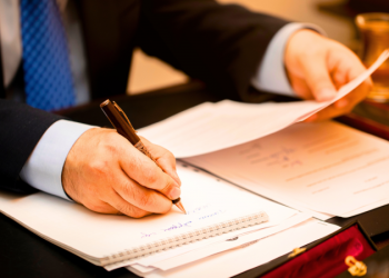 Si fallece una persona, ¿quién tiene derecho a heredar los bienes?