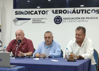 Sindicalistas de gremios aeronáuticos decidirán hoy mediante “asambleas” la aprobación del acuerdo con Aerolíneas Argentinas