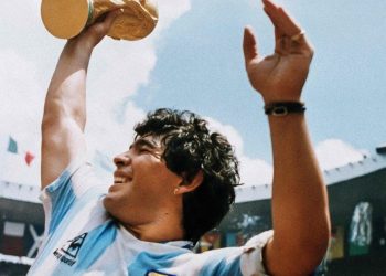 Sorín, Pekerman, Calderón y parte de su familia recordaron a Diego con Olé