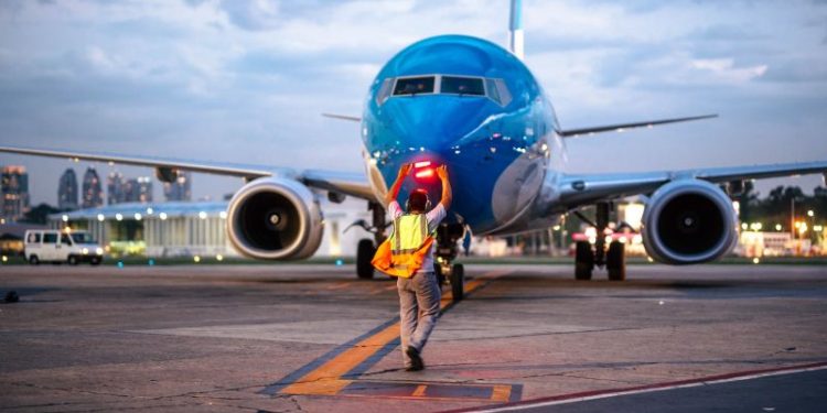 Terminó la reunión del Gobierno con los gremios de Aerolíneas Argentinas