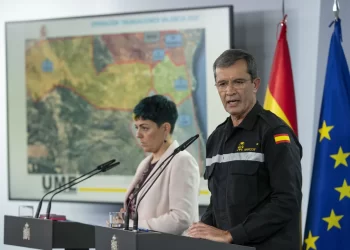 Estupor en el Estado Mayor de la Defensa tras apartar Robles al Jemad de la crisis de la DANA de Valencia