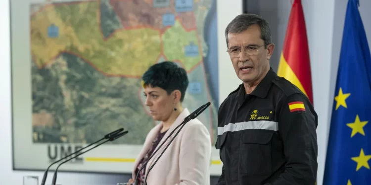 Estupor en el Estado Mayor de la Defensa tras apartar Robles al Jemad de la crisis de la DANA de Valencia