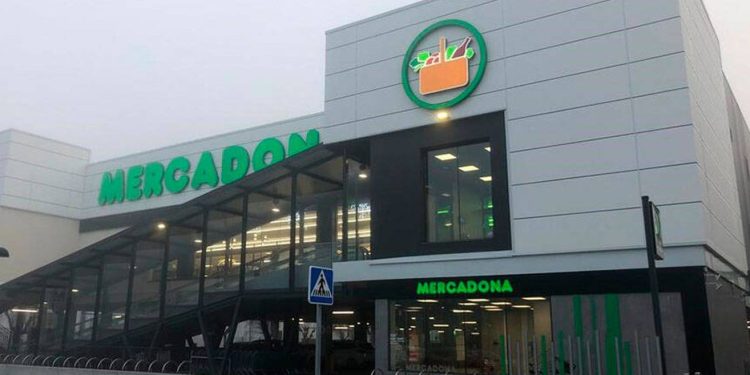 Un trabajador de Mercadona se come una croqueta en el trabajo, le despiden y ahora tendrán que indemnizarle