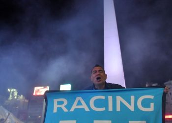 Una figura del tenis argentino festejó la consagración de Racing en el Obelisco