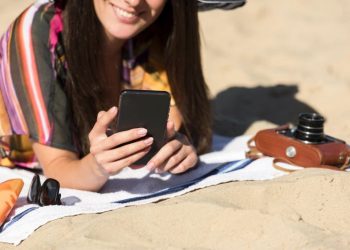 Vacaciones 2025: del efectivo a la tarjeta y el QR, todos los métodos de pago disponibles para usar en Brasil en el verano