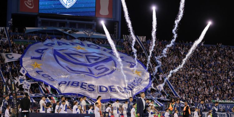 Vélez dio un golpe sobre la mesa