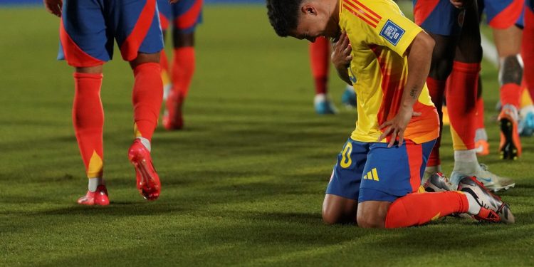 Video: el golazo de tiro libre de Juanfer Quintero ante Uruguay