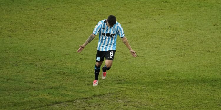 Video: el golazo de tiro libre de Juanfer Quintero para la victoria de Racing