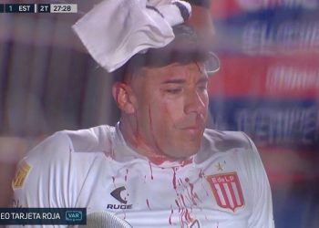 Video: el planchazo de Irala que le cortó la cabeza a Mansilla