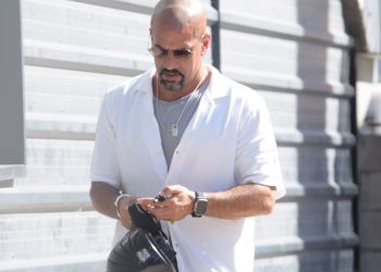 Video: Verón llegó a UNO en moto para cerrar el trato multimillonario con Foster Gillett