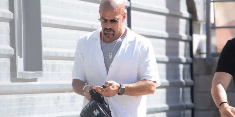 Video: Verón llegó a UNO en moto para cerrar el trato multimillonario con Foster Gillett