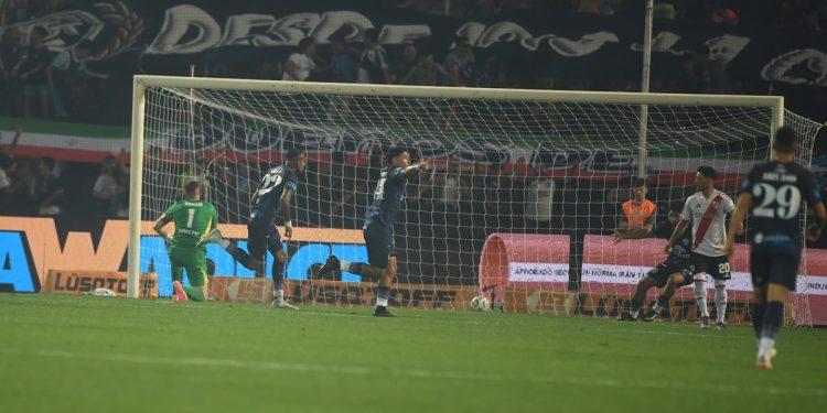 Villa volvió a facturarle a River: ¿cuántos goles le hizo?