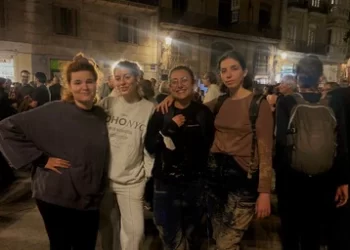 La izquierda valenciana aprovecha una protesta multitudinaria contra Mazón por su gestión de la DANA para cobrar protagonismo