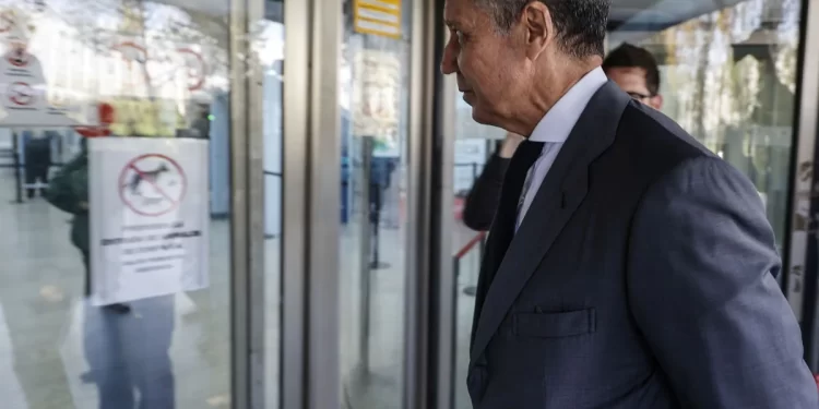 La Audiencia de Valencia mantiene en libertad a Zaplana al no apreciar riesgo de fuga tras ser condenado