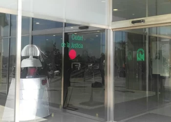 Abusaba de sus sobrinas menores de edad mientras «jugaba» con ellas en una piscina de Málaga