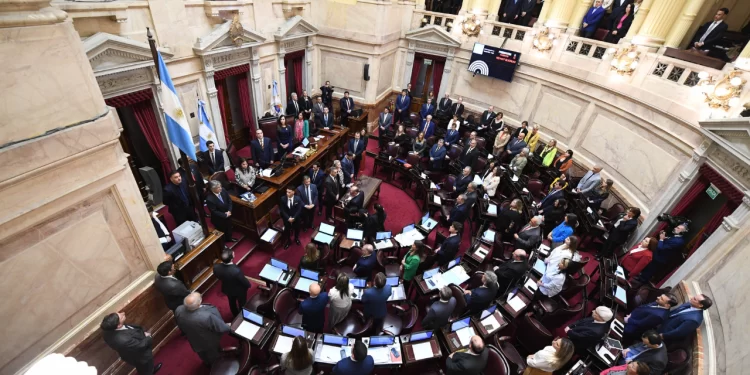 Los senadores no hacen dieta: Podrían engordar sus salarios y llegar a 9,5 millones si no se prorroga el congelamiento