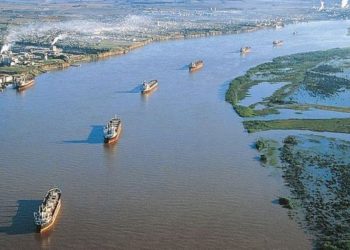 La Licitación de la Hidrovía: Un torbellino de operaciones, intereses y sospechas con U$S 9 mil millones de premio