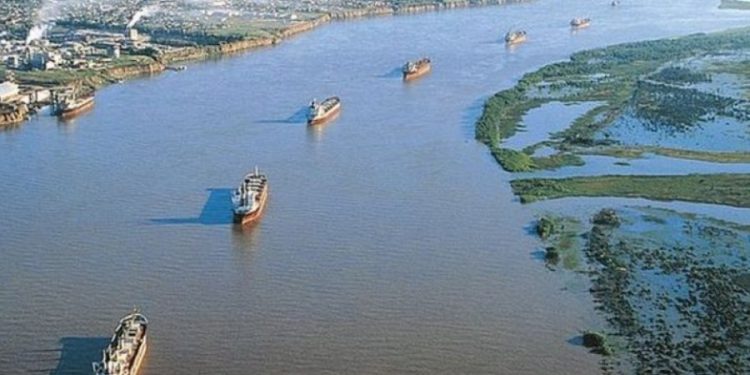 La Licitación de la Hidrovía: Un torbellino de operaciones, intereses y sospechas con U$S 9 mil millones de premio
