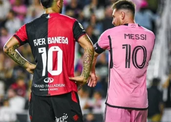 El significado detrás de la historia de Instagram de Banega con la camiseta de Messi: Un tributo a la amistad