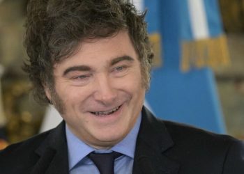 Positivo: Una encuesta otorga a Milei un muy alto porcentaje de aprobación, pero señala sus formas