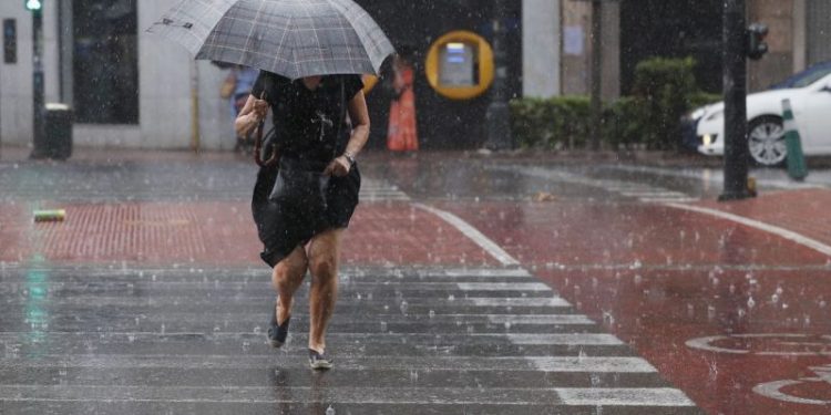 Alerta meteorológica para Año Nuevo: habrá tormentas con lluvia y granizo en Buenos Aires y otras provincias para recibir el 2025