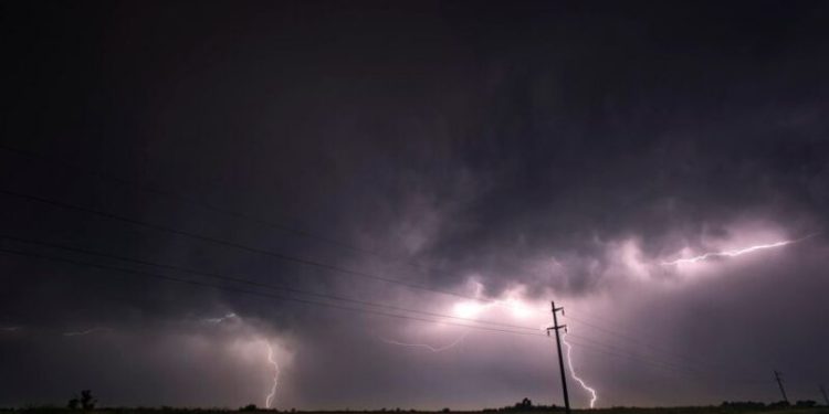 Alerta rojo y amarillo: hasta cuándo se quedan las tormentas fuertes y severas