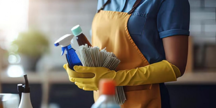 Atención empleadas domésticas: el Gobierno les da la mejor noticia a todas las trabajadoras en diciembre