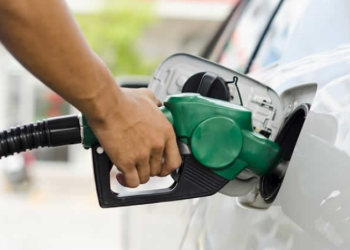 Aumentan la nafta y el gasoil a partir del viernes 3 de enero: ¿cuánto costará el litro?