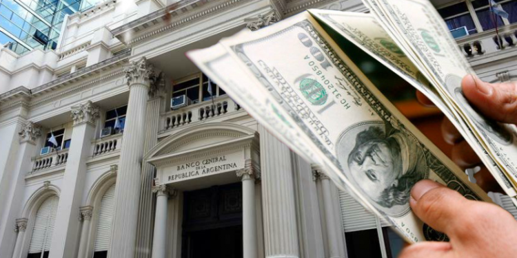 Positivo: Bajó el dólar blue y el BCRA compró u$s 239 millones en el mercado oficial