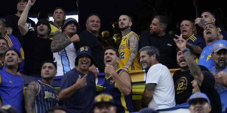 Benedetto, en medio de la 12, volvió a la Bombonera