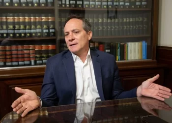 Corrientes: Izquierda, orgas sociales y sindicatos exigen la renuncia de Camau Espínola por “vender su voto” en el Senado