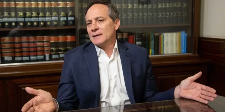 Corrientes: Izquierda, orgas sociales y sindicatos exigen la renuncia de Camau Espínola por “vender su voto” en el Senado